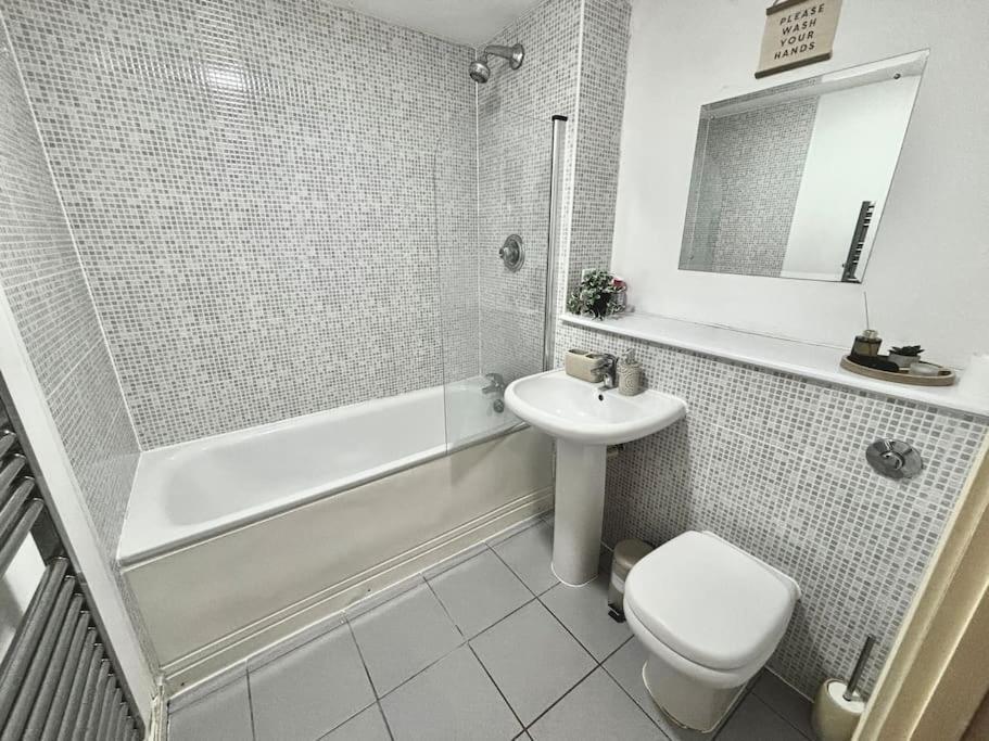 Luxury Apartment In The Heart Of Birmingham City! Exterior photo
